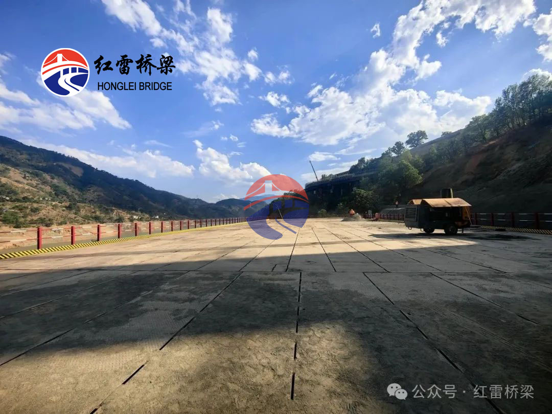 國道227線鹽源縣—米易縣黃泥梁子大橋工程鋼平臺完工